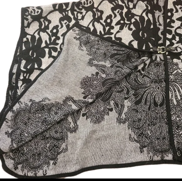 Marc New York Andrew Marc Black Gray Floral Knit Poncho Cape Wrap One Size - Picture 7 of 9